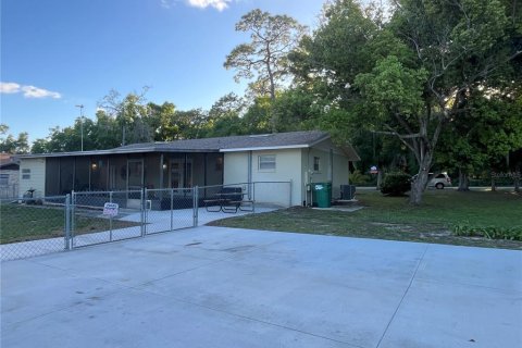 House in Fruitland Park, Florida 3 bedrooms, 120.77 sq.m. № 2091909 - photo 9