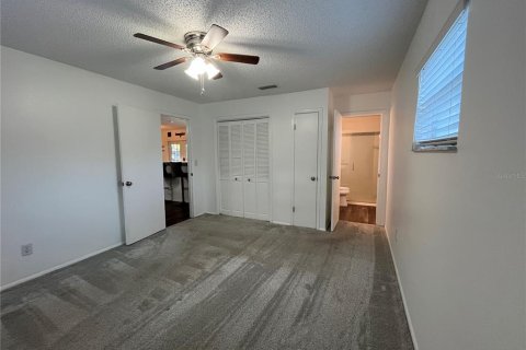 House in Fruitland Park, Florida 3 bedrooms, 120.77 sq.m. № 2091909 - photo 20