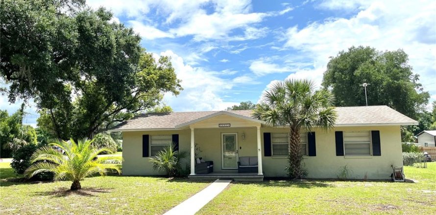 House in Fruitland Park, Florida 3 bedrooms, 120.77 sq.m. № 2091909