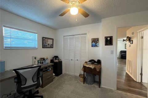 House in Fruitland Park, Florida 3 bedrooms, 120.77 sq.m. № 2091909 - photo 18