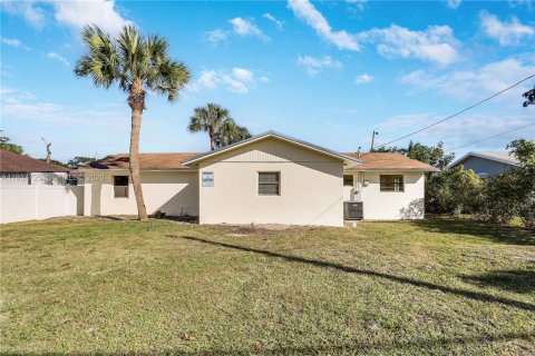 Casa en venta en Jupiter, Florida, 5 dormitorios, 149.39 m2 № 2002490 - foto 15