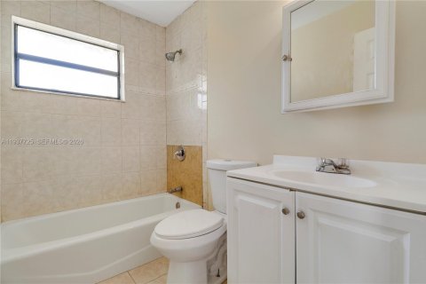 Casa en venta en Jupiter, Florida, 5 dormitorios, 149.39 m2 № 2002490 - foto 12