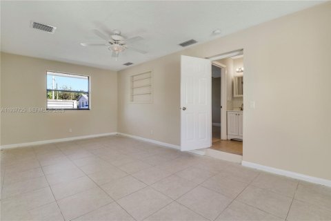 Casa en venta en Jupiter, Florida, 5 dormitorios, 149.39 m2 № 2002490 - foto 9