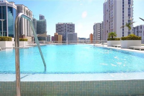 Снять в аренду кондоминиум в Майами, Флорида 1 спальня, 59.27м2, № 2043953 - фото 30