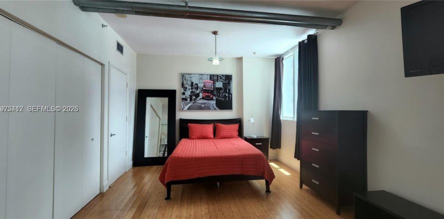 Кондоминиум с 1 спальней в Майами, Флорида № 2043953