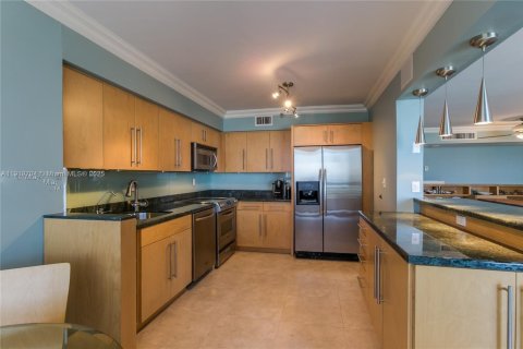 Condo in Aventura, Florida, 2 bedrooms  № 1974785 - photo 11