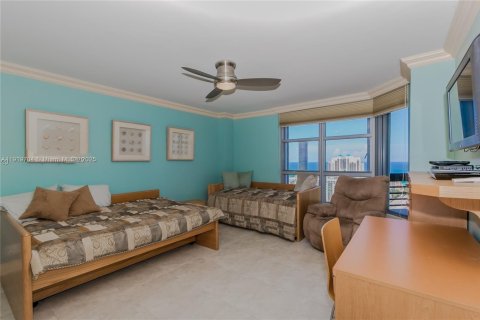 Condo in Aventura, Florida, 2 bedrooms  № 1974785 - photo 13