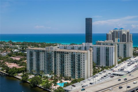 Condo in Aventura, Florida, 2 bedrooms  № 1974785 - photo 26