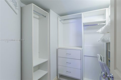 Condo in Aventura, Florida, 2 bedrooms  № 1974785 - photo 15