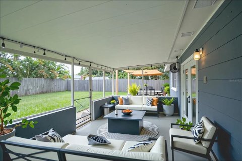 House in Saint Petersburg, Florida 3 bedrooms, 108.32 sq.m. № 1893818 - photo 30