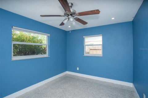House in Saint Petersburg, Florida 3 bedrooms, 108.32 sq.m. № 1893818 - photo 24