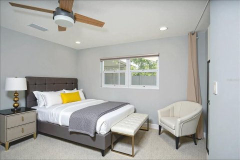 House in Saint Petersburg, Florida 3 bedrooms, 108.32 sq.m. № 1893818 - photo 13