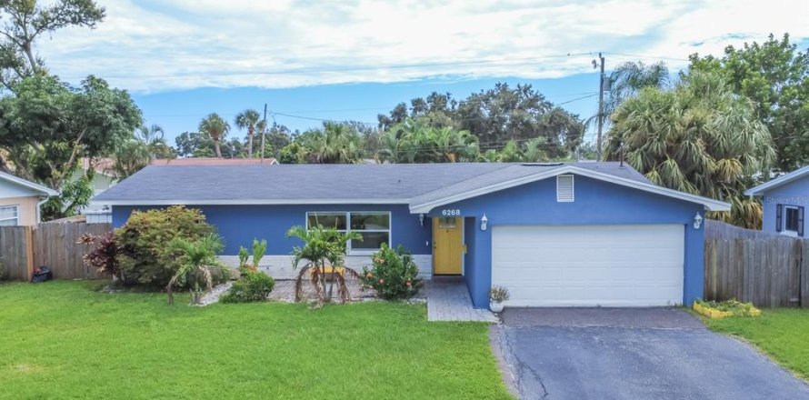 House in Saint Petersburg, Florida 3 bedrooms, 108.32 sq.m. № 1893818