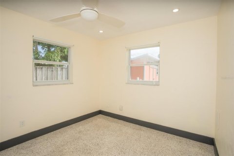 House in Saint Petersburg, Florida 3 bedrooms, 108.32 sq.m. № 1893818 - photo 26