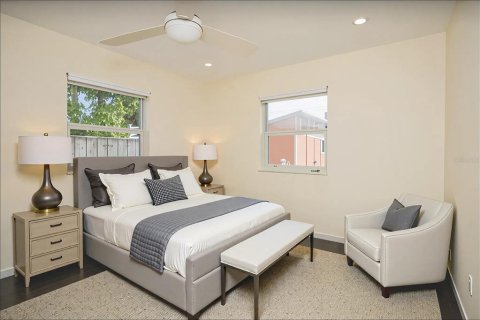 House in Saint Petersburg, Florida 3 bedrooms, 108.32 sq.m. № 1893818 - photo 22