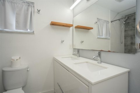 House in Saint Petersburg, Florida 3 bedrooms, 108.32 sq.m. № 1893818 - photo 18