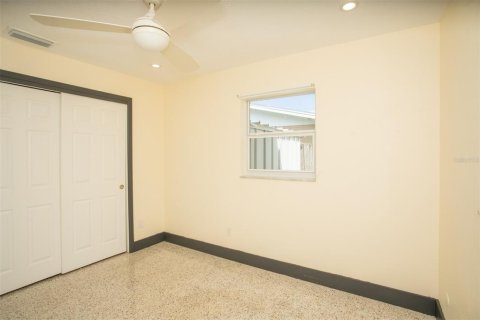 House in Saint Petersburg, Florida 3 bedrooms, 108.32 sq.m. № 1893818 - photo 27
