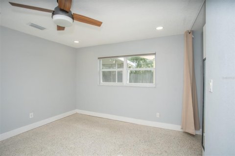 House in Saint Petersburg, Florida 3 bedrooms, 108.32 sq.m. № 1893818 - photo 15