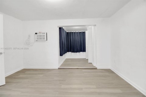 Immobilier commercial à vendre à Miami, Floride: 124.67 m2 № 2024911 - photo 15