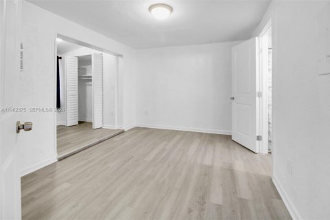 Immobilier commercial à vendre à Miami, Floride: 124.67 m2 № 2024911 - photo 7