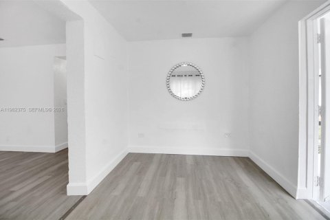 Immobilier commercial à vendre à Miami, Floride: 124.67 m2 № 2024911 - photo 16