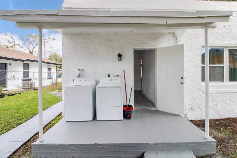 Immobilier commercial à vendre à Miami, Floride: 124.67 m2 № 2024911 - photo 18