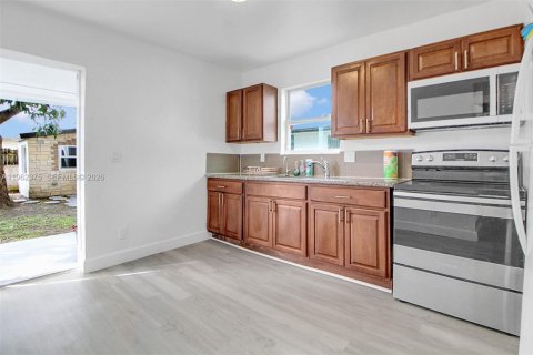 Immobilier commercial à vendre à Miami, Floride: 124.67 m2 № 2024911 - photo 9