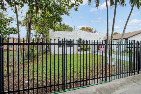 Immobilier commercial à vendre à Miami, Floride: 124.67 m2 № 2024911 - photo 5