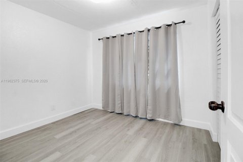 Immobilier commercial à vendre à Miami, Floride: 124.67 m2 № 2024911 - photo 12