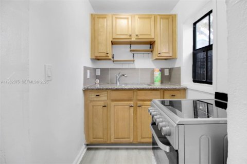 Immobilier commercial à vendre à Miami, Floride: 124.67 m2 № 2024911 - photo 28