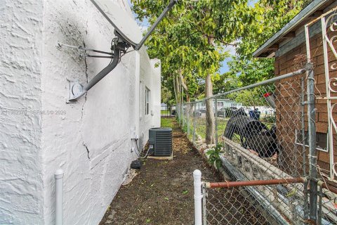 Immobilier commercial à vendre à Miami, Floride: 124.67 m2 № 2024911 - photo 29