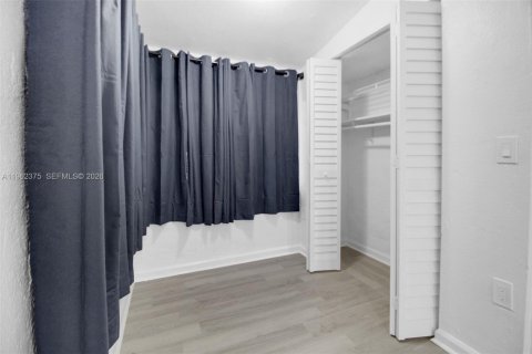 Immobilier commercial à vendre à Miami, Floride: 124.67 m2 № 2024911 - photo 22