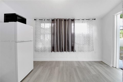 Immobilier commercial à vendre à Miami, Floride: 124.67 m2 № 2024911 - photo 10