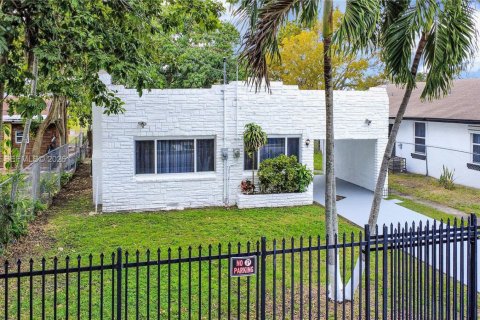 Immobilier commercial à vendre à Miami, Floride: 124.67 m2 № 2024911 - photo 3