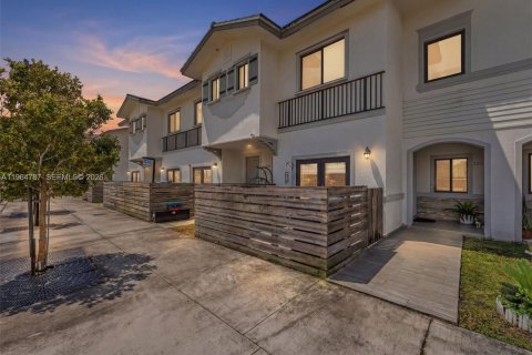 Adosado en alquiler en Homestead, Florida, 3 dormitorios, 135.92 m2 № 2026081 - foto 2