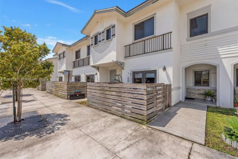 Adosado en Homestead, Florida 3 dormitorios, 135.92 m2 № 2026081