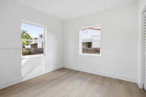 House in Miami Springs, Florida 3 bedrooms, 87.51 sq.m. № 1997699 - photo 20