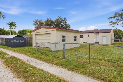 House in Miami Springs, Florida 3 bedrooms, 87.51 sq.m. № 1997699 - photo 28