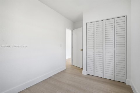 House in Miami Springs, Florida 3 bedrooms, 87.51 sq.m. № 1997699 - photo 19