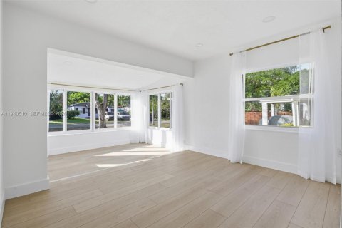 House in Miami Springs, Florida 3 bedrooms, 87.51 sq.m. № 1997699 - photo 8