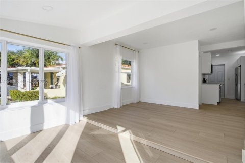 House in Miami Springs, Florida 3 bedrooms, 87.51 sq.m. № 1997699 - photo 5