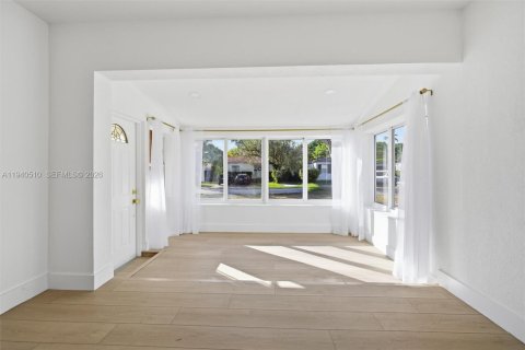 House in Miami Springs, Florida 3 bedrooms, 87.51 sq.m. № 1997699 - photo 10