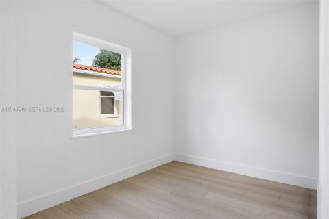 House in Miami Springs, Florida 3 bedrooms, 87.51 sq.m. № 1997699 - photo 18