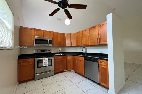 Condominio en alquiler en North Lauderdale, Florida, 3 dormitorios, 130.43 m2 № 1926331 - foto 2