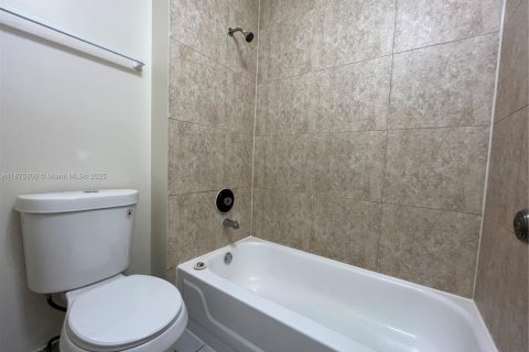 Condominio en alquiler en North Lauderdale, Florida, 3 dormitorios, 130.43 m2 № 1926331 - foto 12