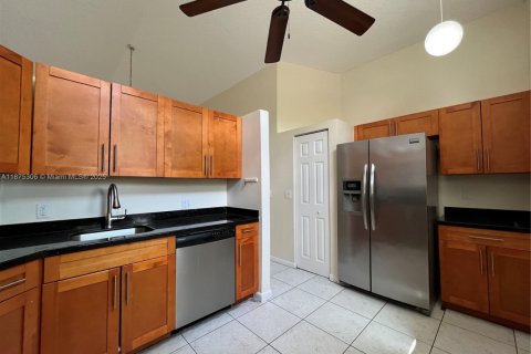 Condominio en alquiler en North Lauderdale, Florida, 3 dormitorios, 130.43 m2 № 1926331 - foto 1