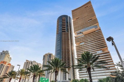 Condo in Sunny Isles Beach, Florida, 5 bedrooms  № 1860821 - photo 12