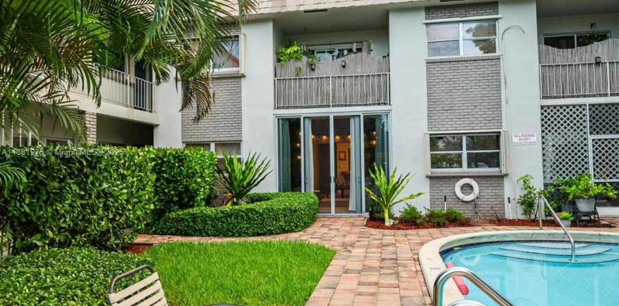 Condo in Oakland Park, Florida, 2 bedrooms № 1924929