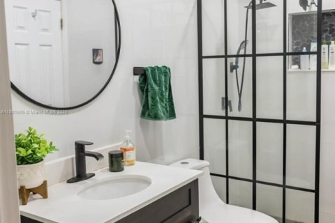 Condo in Oakland Park, Florida, 2 bedrooms  № 1924929 - photo 9