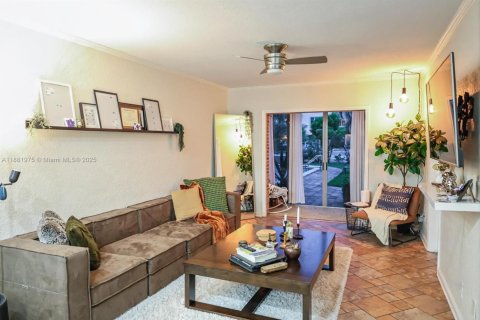 Condo in Oakland Park, Florida, 2 bedrooms  № 1924929 - photo 7